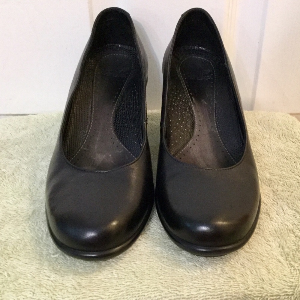 Dansko Black Pumps
